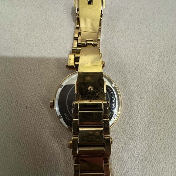 Michael Kors Parker MK5865 Women Rose Gold Analog Dial Quartz Wrist Watch NUL39